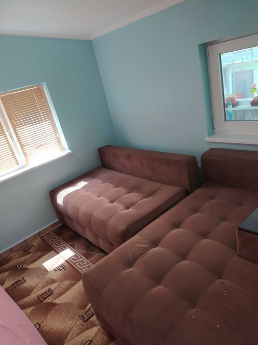 Ъглов, разтегателен диван