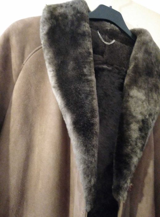Cojoc din blană  naturală  de oaie, elegant .
