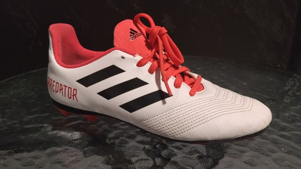 Adidasi fotbal (Adidas predator) marimea 38.5