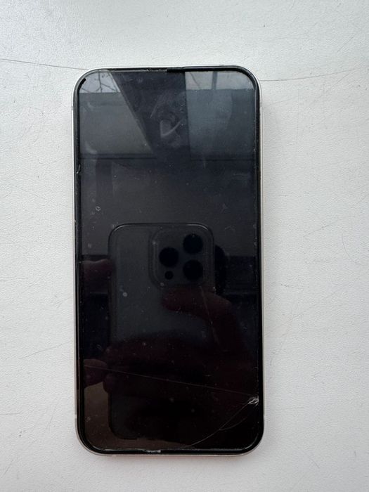 Продам iPhone 13 (128 GB)