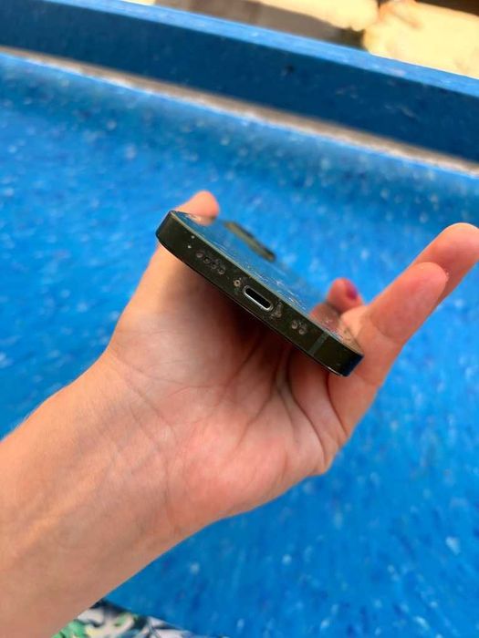 iPhone 13 mini (Green) – Напълно работещ (счупен гръб) / става и за части - 130€ (260 лв.)