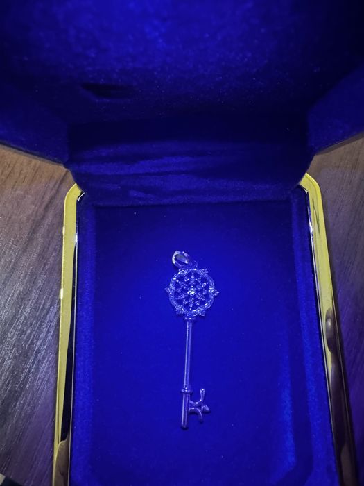 Продаю бриллиантовую подвеску