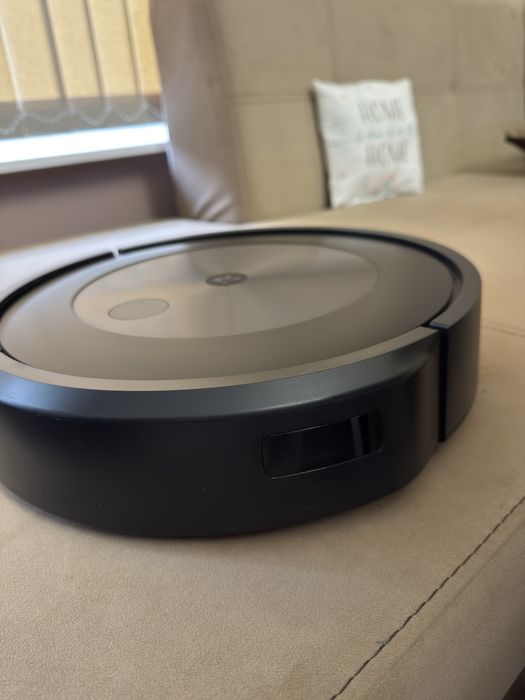 Прахосмукачка робот Roomba j7