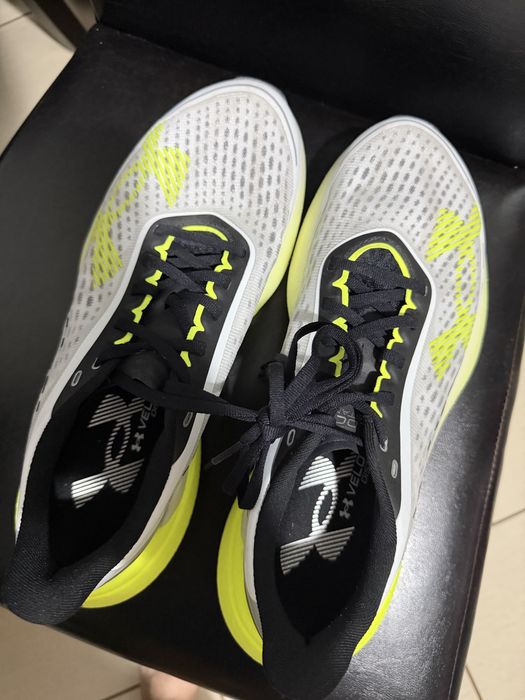 Adidasi noi Under Armour