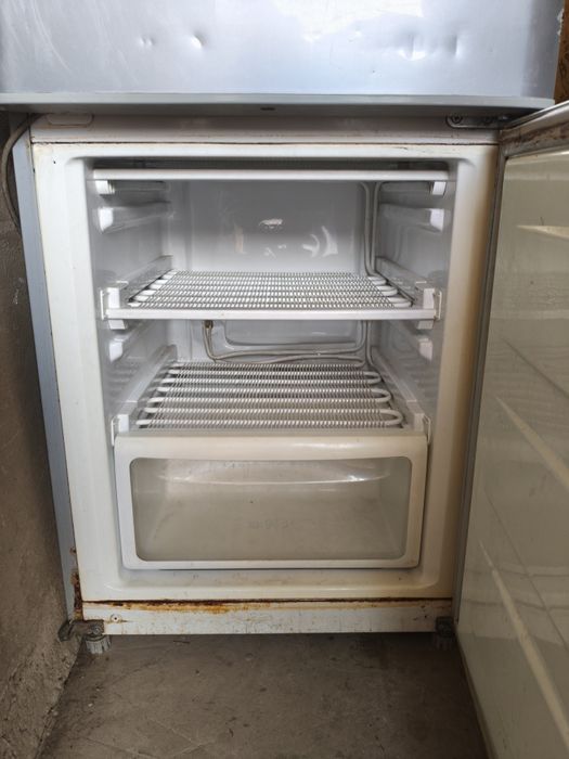 Холодильник LG рабочий