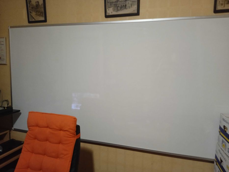 Продавам бяла дъска за маркери