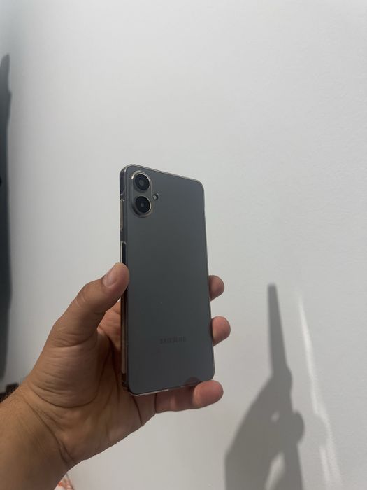 Samsung A06 sotiladi toza telefon yangi