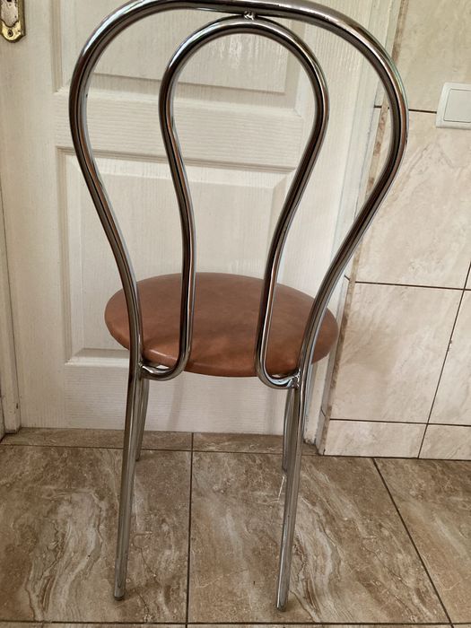 Vand scaune de bucatarie