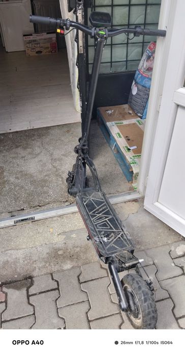 Vând trotineta electrica Hugo aproape noua