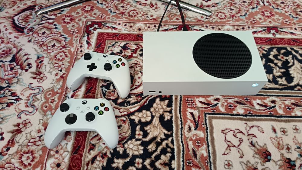 Срочно продам X box s 512 gb