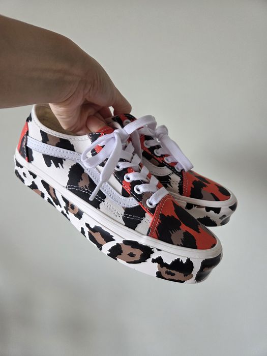 Нови кецове Vans
