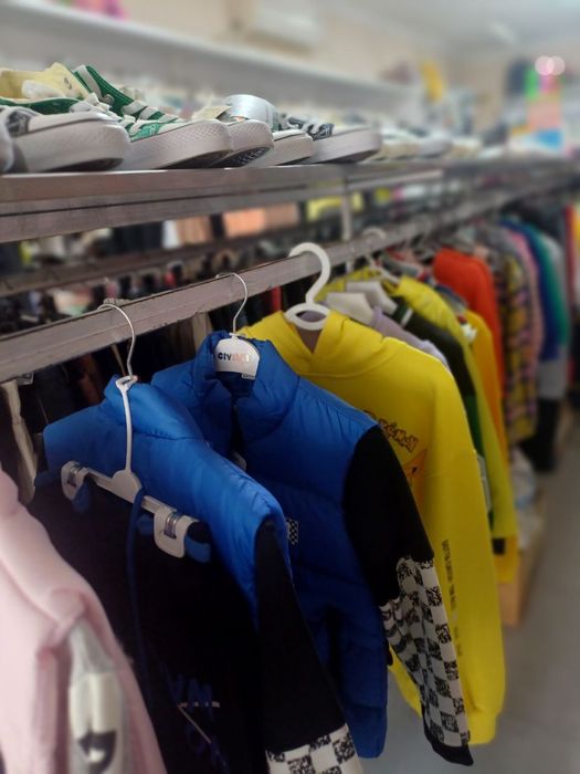 Вешалка гардероб для магазина