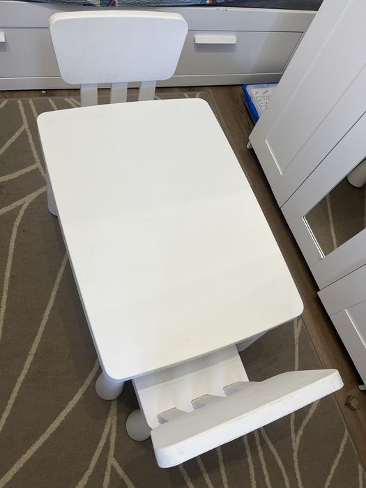 Столик и два стула IKEA