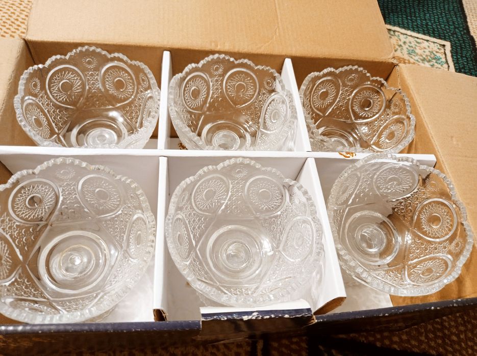 Вазочки на ножках, 6 стеклянные вазы