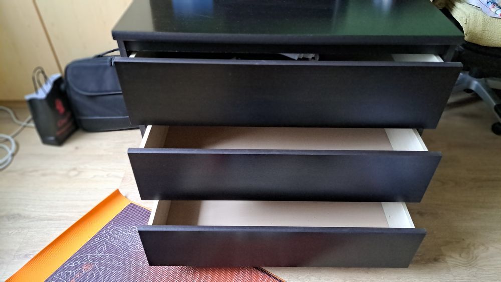 Скрин с три.чекмеджета/комод