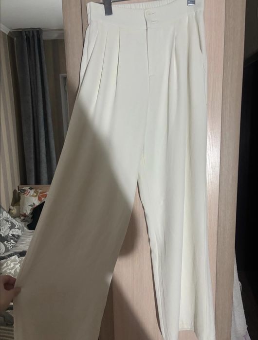 Брюки цвета айвори