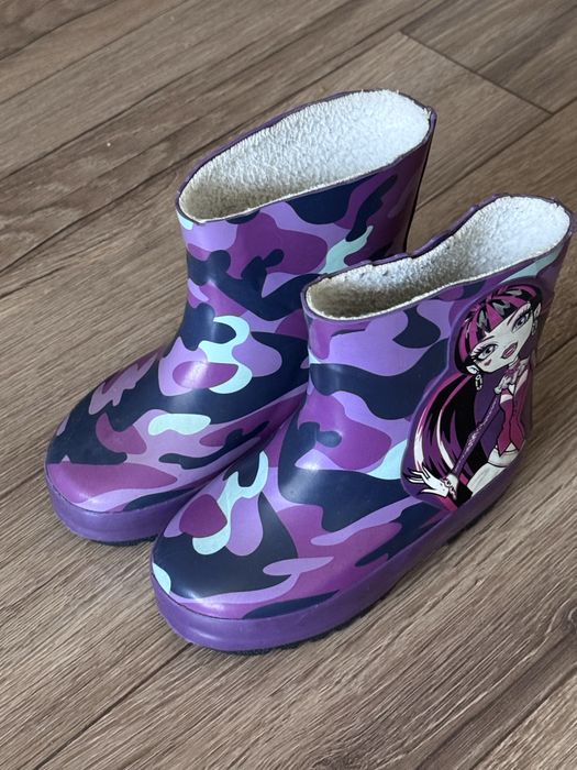 Продам детскую обувь 24 р