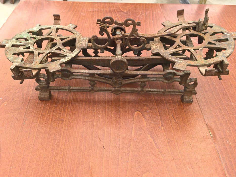 Продавам антика - теглика/мерилка