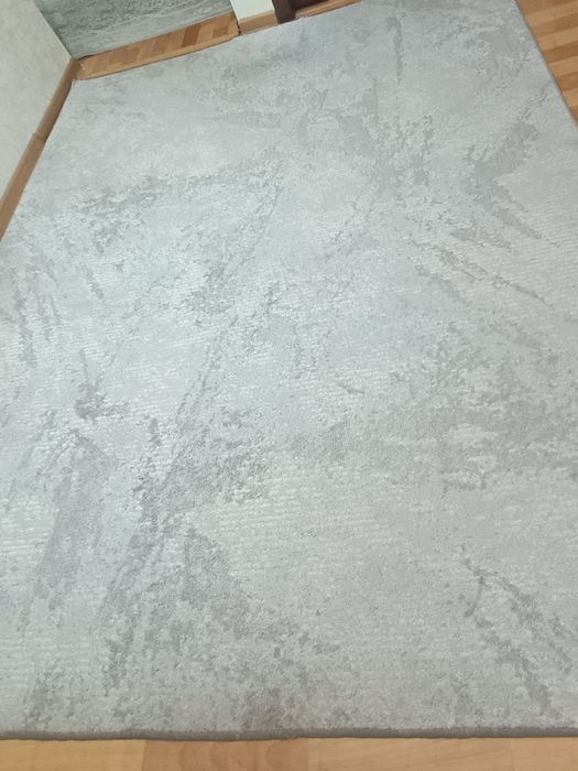 Продам ковры и куртки в хорошем состоянии