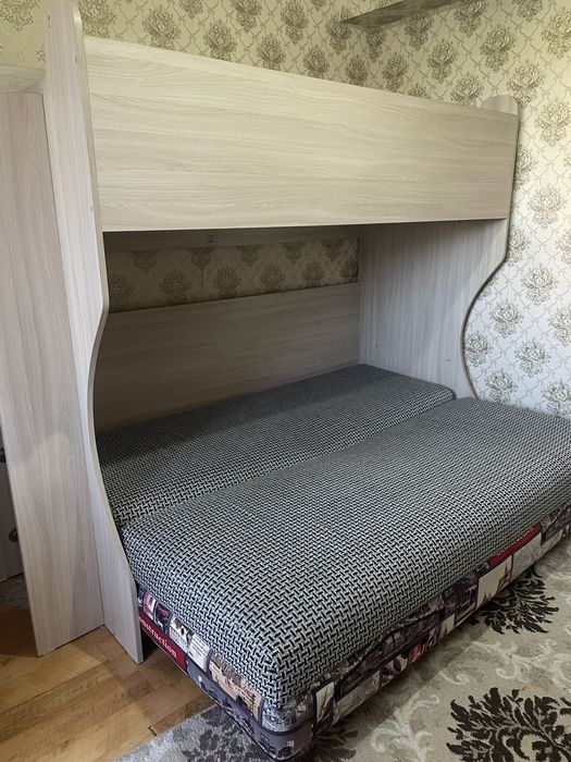 Двухярусная кровать б/у