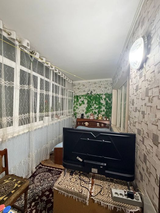 Продается 2 комн квартира, кирпич, балкон 2*6, Чиланзар 8, ЗАГС