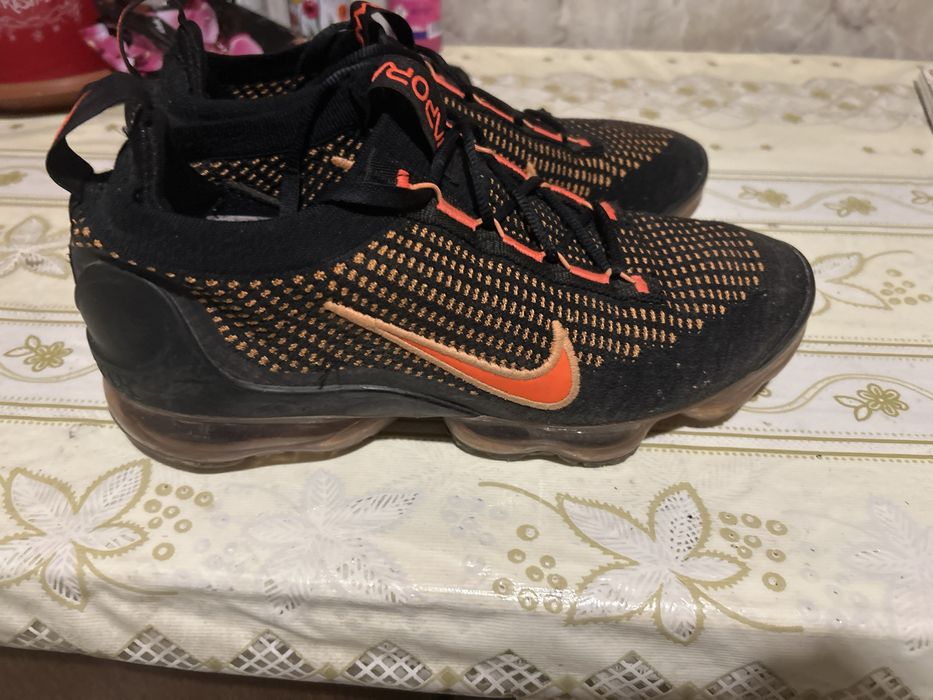 Nike vapormax черни с оранжево