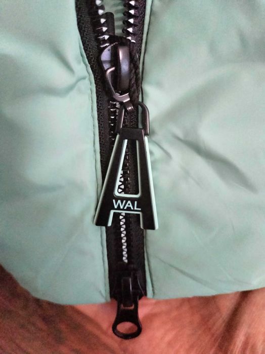 Продаю зимнию куртку