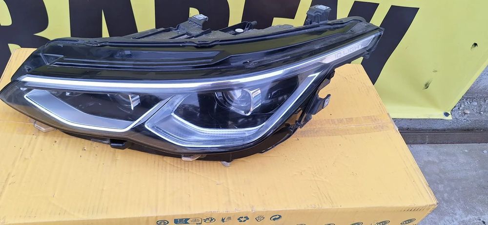 far stanga volkswagen golf 8 led iq.light