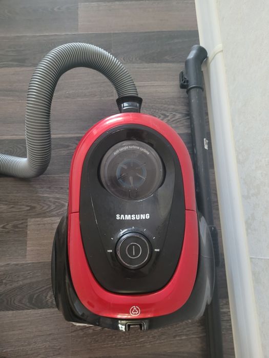 Продам пылесос рабочий на запчасти