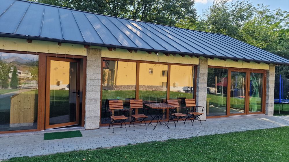 Cabana si sală de evenimente disponibila de 1 MAI