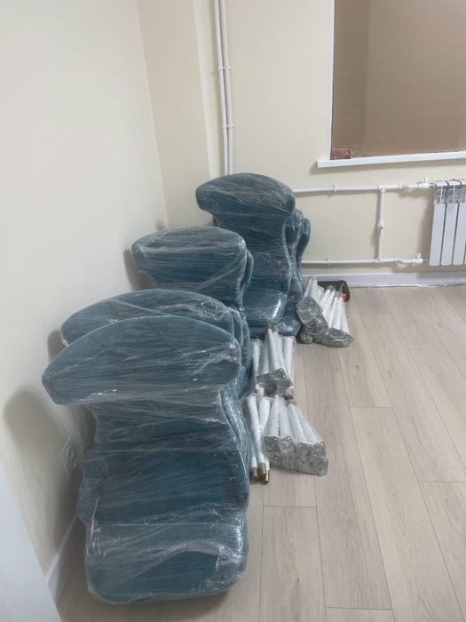 Продам стол гостийнный с 12 стульями