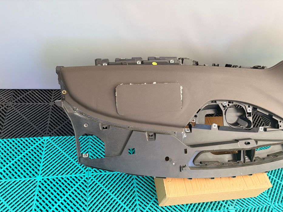 Plansa bord Audi A8 D4 2010-2016 maro inchis pentru reparat