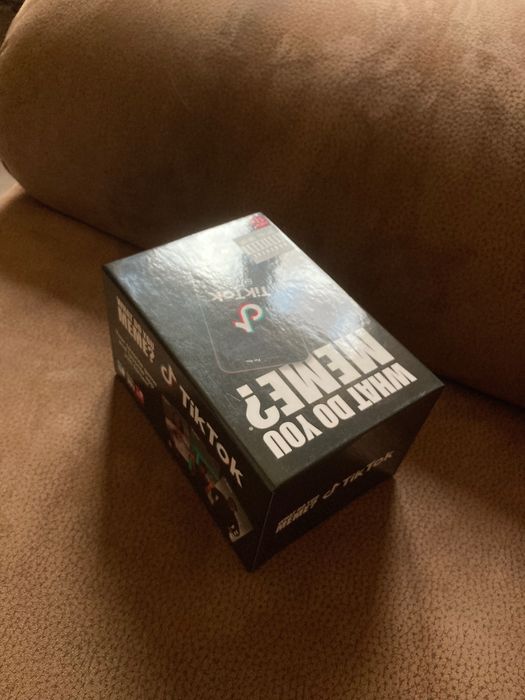 Настолна игра What Do You Meme? (TikTok Meme Edition) - Парти игра