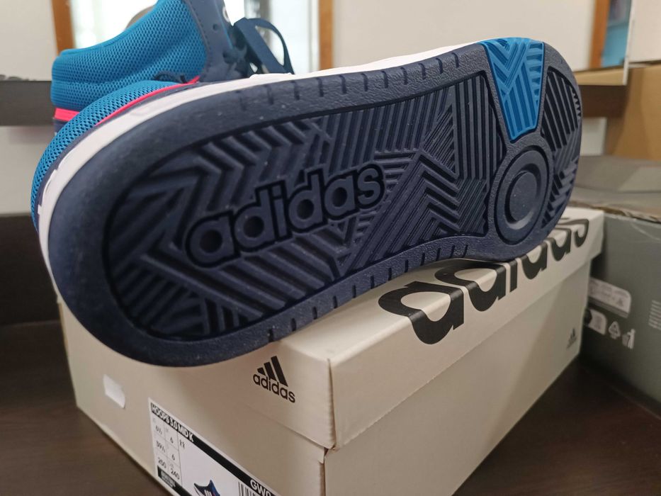 Дамски кожени кецове Адидас