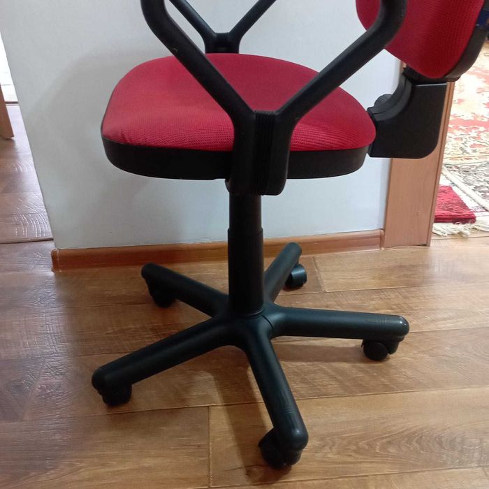 Стул офисный компьютерный