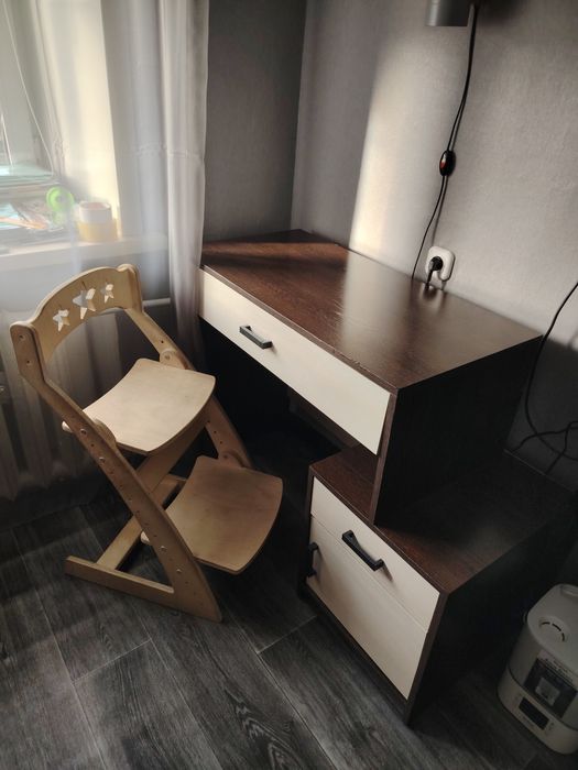 Продаю стул школьный