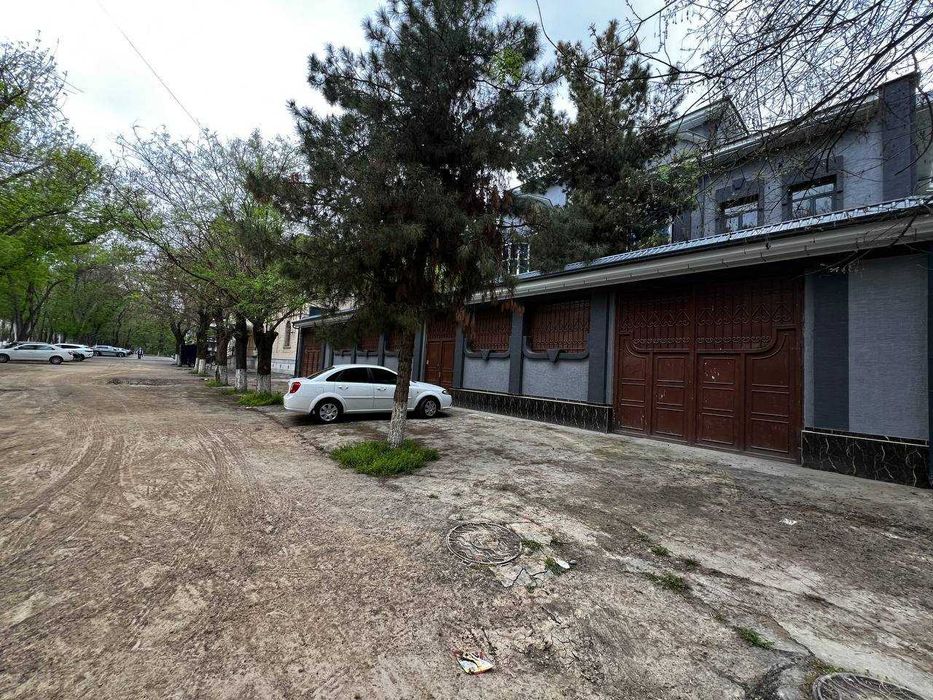 Продаётся коммерческое помещение на участке 19 соток.