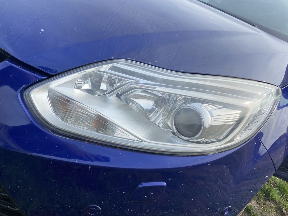 Far/faruri xenon ford focus 3 stanga/dreapta