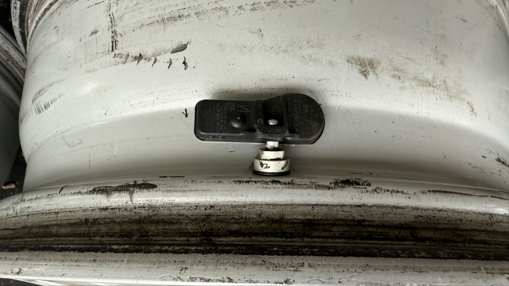 Джанти / 7J / 17 Цола/ 5х112/ Ет 50 / Dezent / 124R-001344