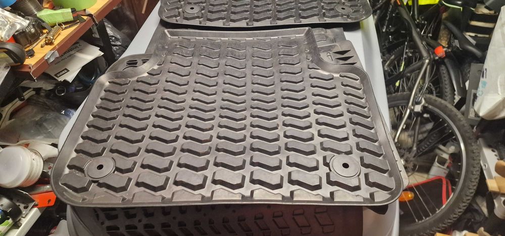 Audi Q7 -гумени стелки