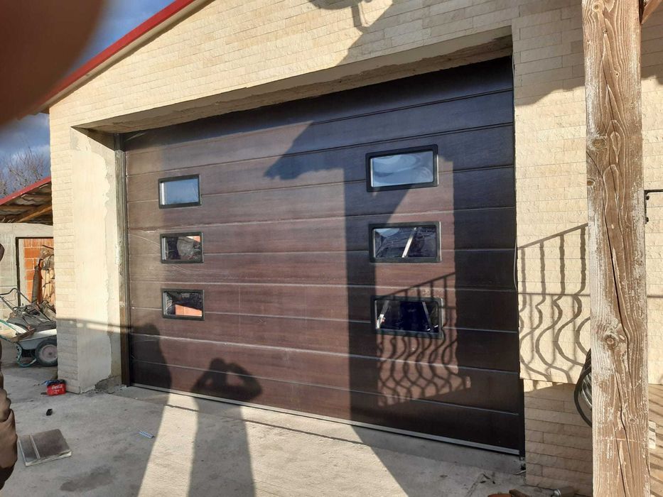 Uși de garaj automatizate