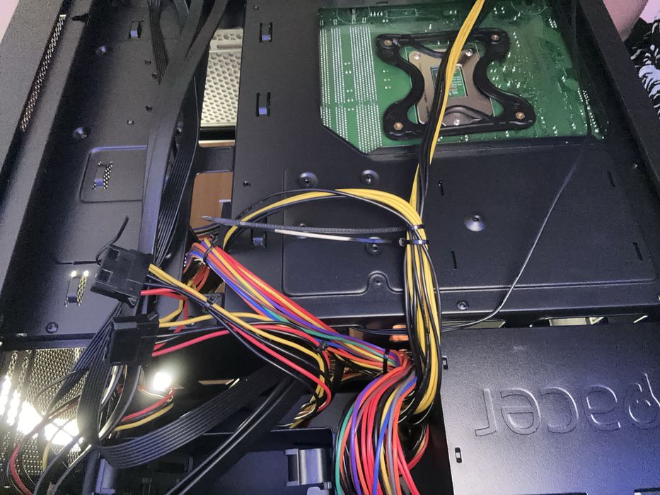 Pc gaming foarte ieftin si foarte bun negociabil