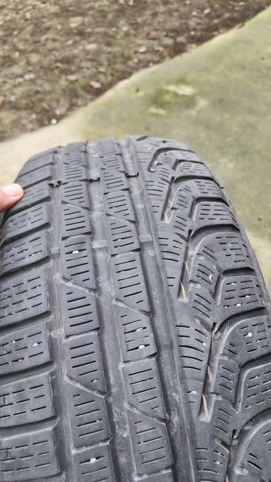 Vând 4 anvelope iarna Pirelli 205/55 R16
