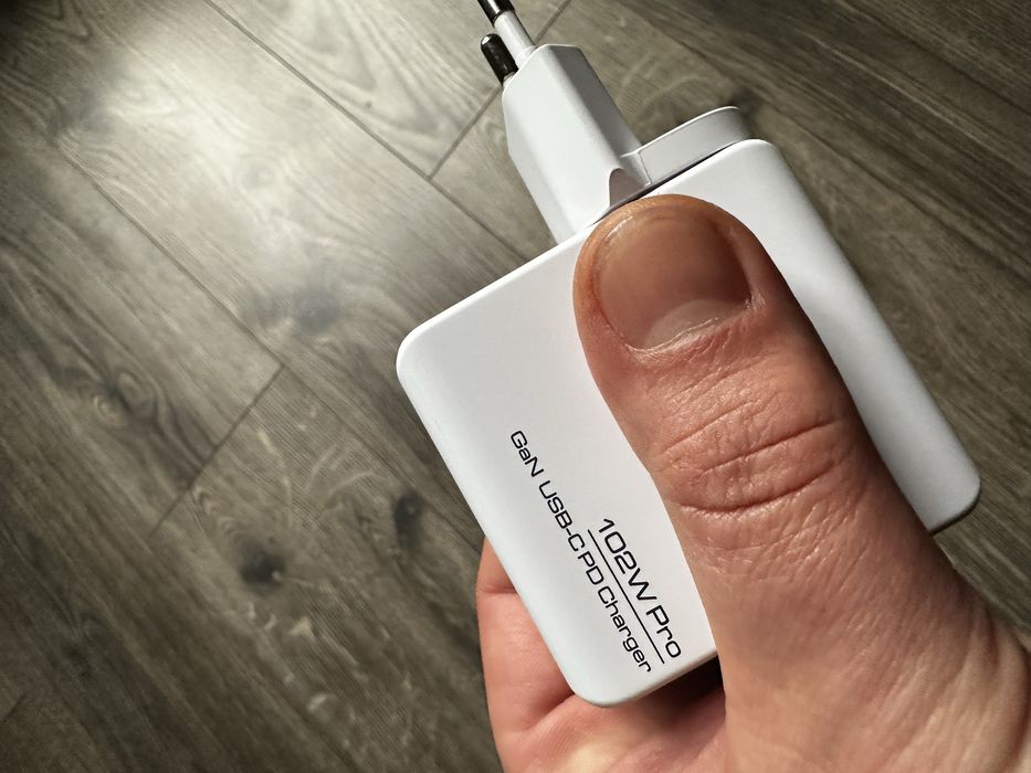 Încărcător Profesional GaN 102W – Laptop, MacBook, Tablete, iPhone