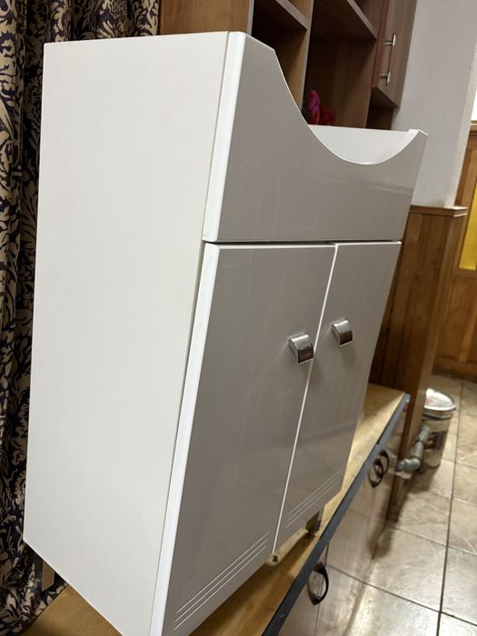 mobilier baie + lavoar ceramic alb modern foarte bun pentru apartament casă pensiune chirie renovare nou premium nefolosit iasi centru