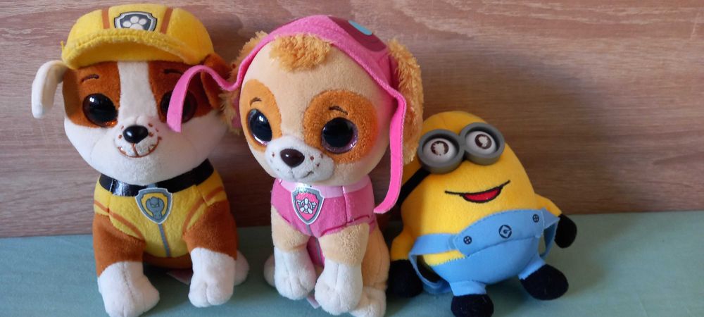 Vand plusuri Patrula catelusilor