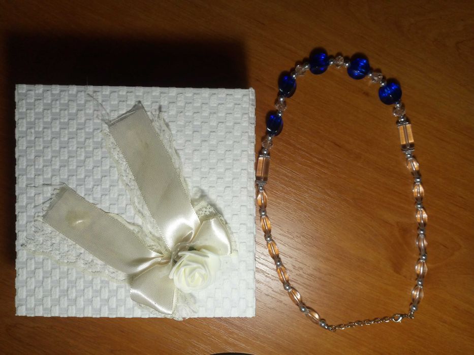Подарочные бусы ожерелье со шкатулкой.Цена 50 тыс за все