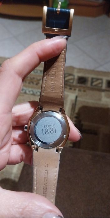 Ръчни дамски часовници GUESS и  CERRUTI 1881