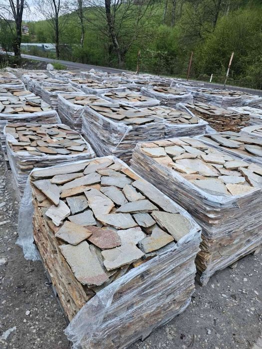 Piatra Naturală de Munte din Grecia – Multicoloră, Ideală pentru Placări și Decor Unic”.
