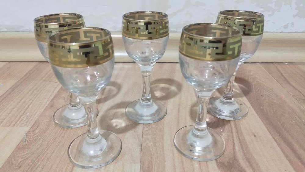 продам стеклянные бокалы-рюмки